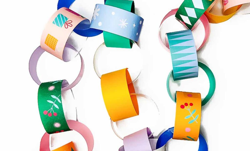 Paper chain advent - Christmas advent calendar ideas for kids to countdown till Christmas. free printables and crafts - Press Print Party!