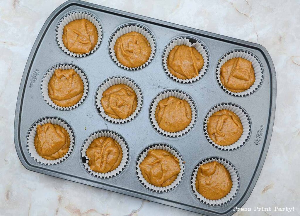 pumpkin streusel muffins recipe with vanilla glaze. A great fall treat for thanksgiving dessert - Press Print Party!
