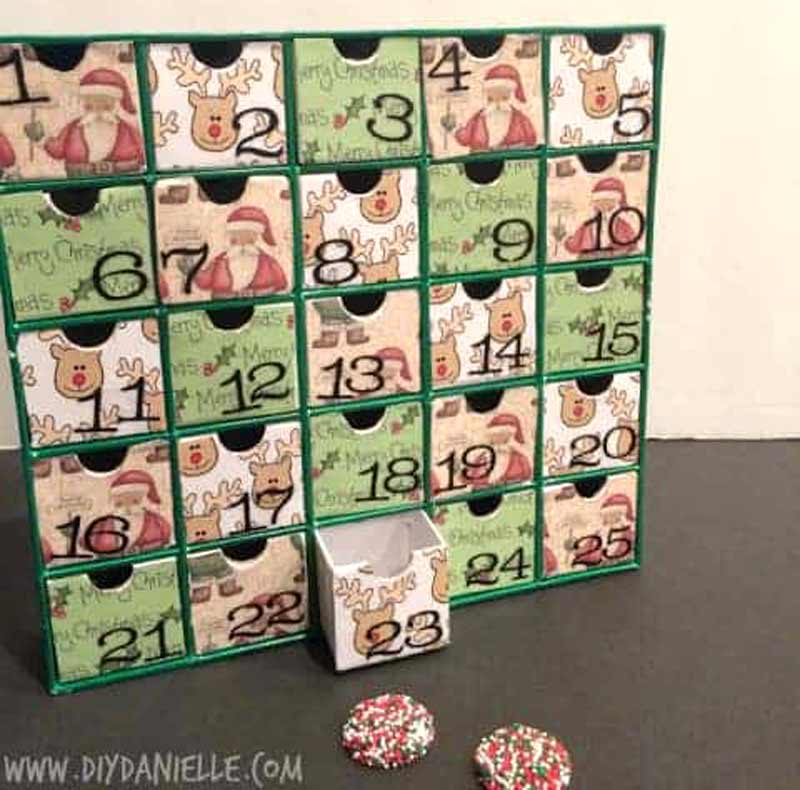 Christmas advent calendar ideas for kids to countdown till Christmas. free printables and crafts - Press Print Party!