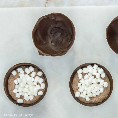 10 Christmas Hot Chocolate Bombs for Unique Homemade Gifts