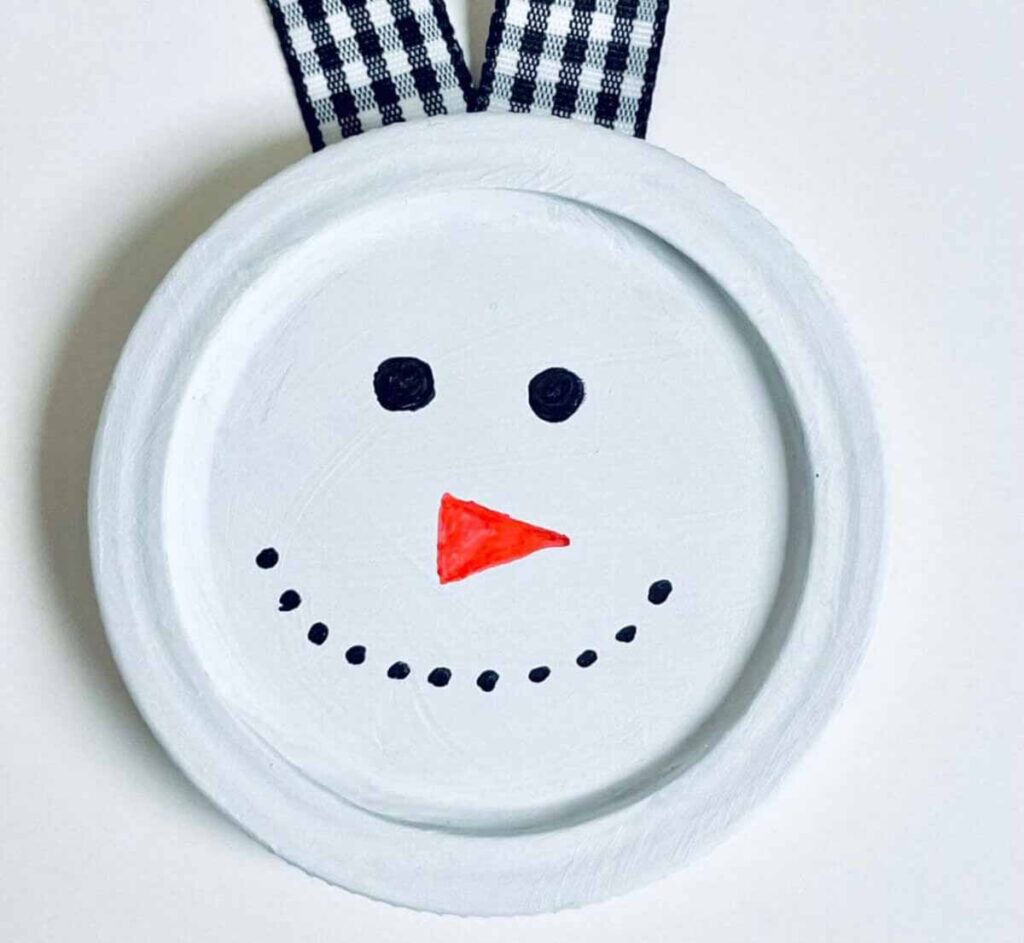 snowman jar lids - 55 DIY Christmas Ornaments for Kids to Make and feel proud of - Press Print Party