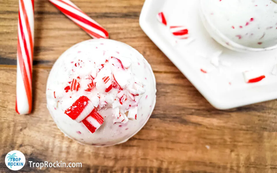 peppermint hot cocoa bombs - 10 unique Christmas hot cocoa bombs - Press Print Party!