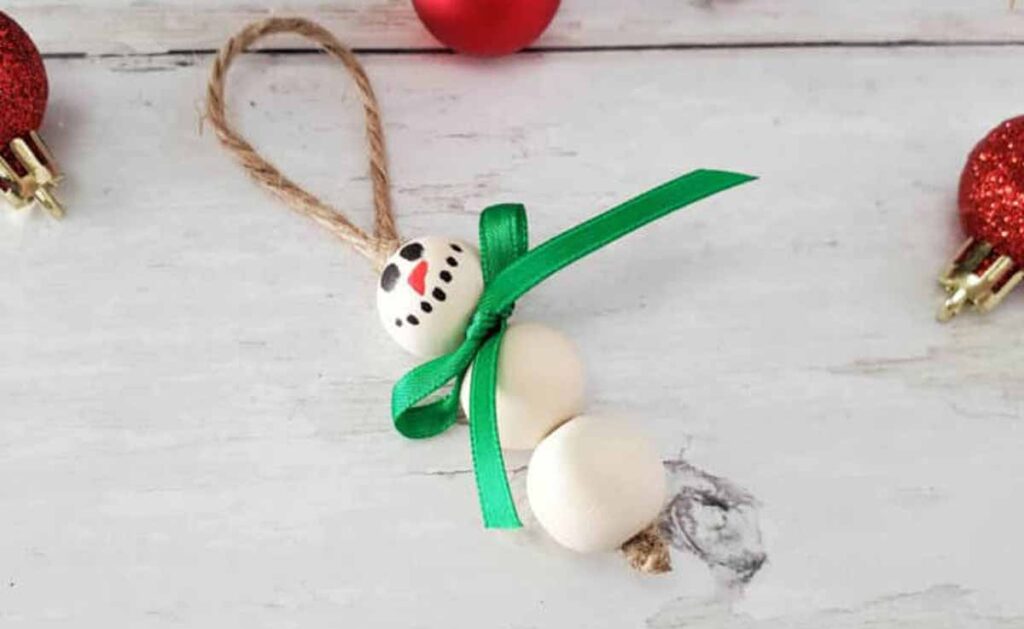 snowman wood bead ornement - 55 DIY Christmas Ornaments for Kids to Make and feel proud of for little kids and big kids - Press Print Party