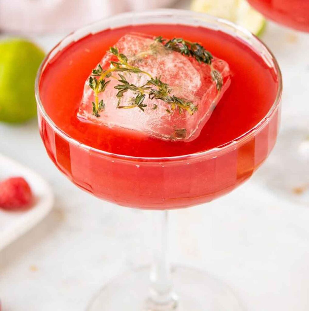 raspberry daiquiri - 30 romantic valentine's day drinks to set the mood - Press Print Party