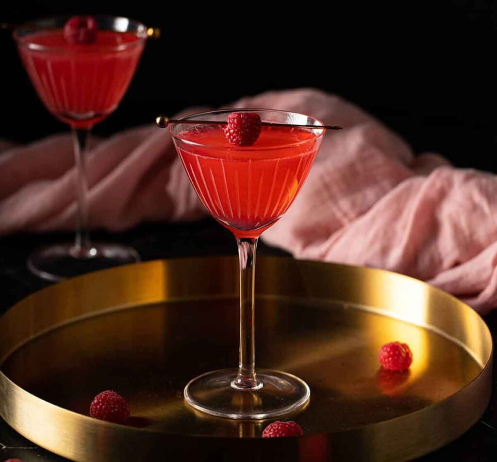 Raspberry martini - 30 romantic valentine's day drinks to set the mood - Press Print Party