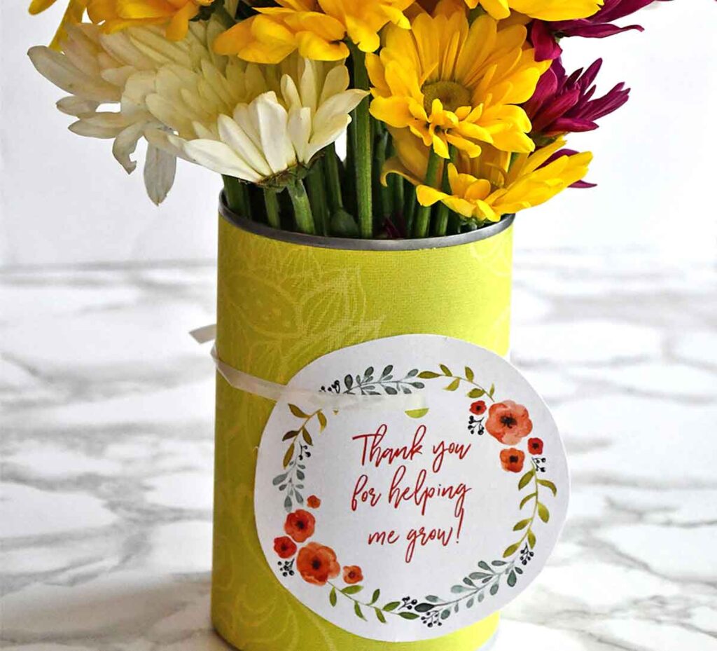 thank you for helping me grow round tag with a bouquet of flowers