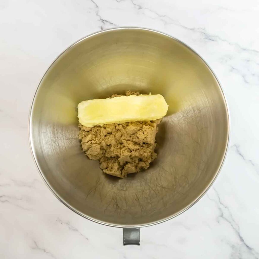 stand up mixer bowl with ingredients for cake batter inside