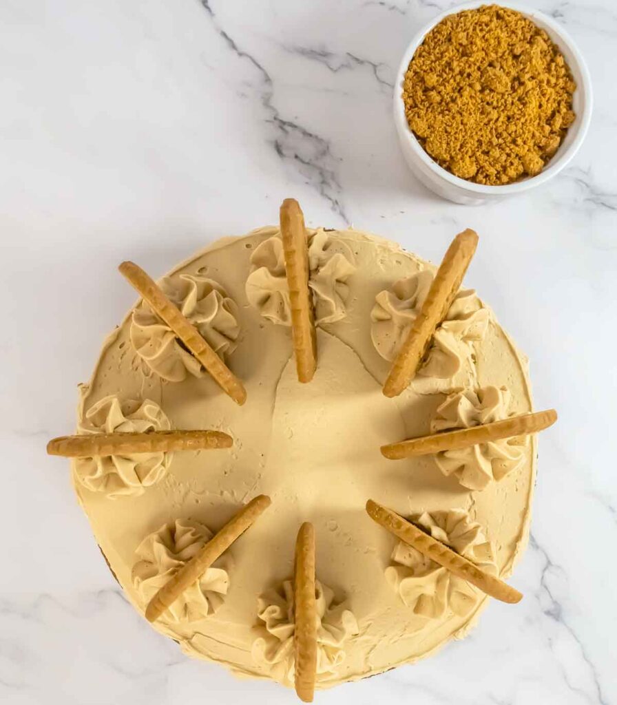 Finished biscoff 2 layer cake with cookies on top