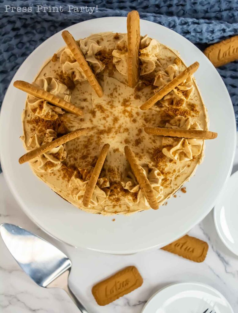 Finished biscoff 2 layer cake with cookies on top and crumbled cookies from the top