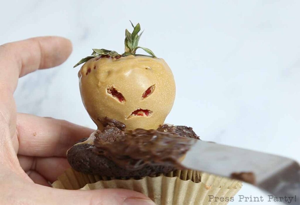 frosting the mandrake cupcake