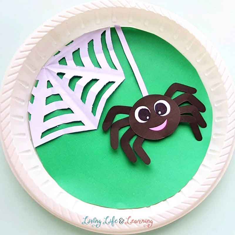 paper plate with paper spider cute