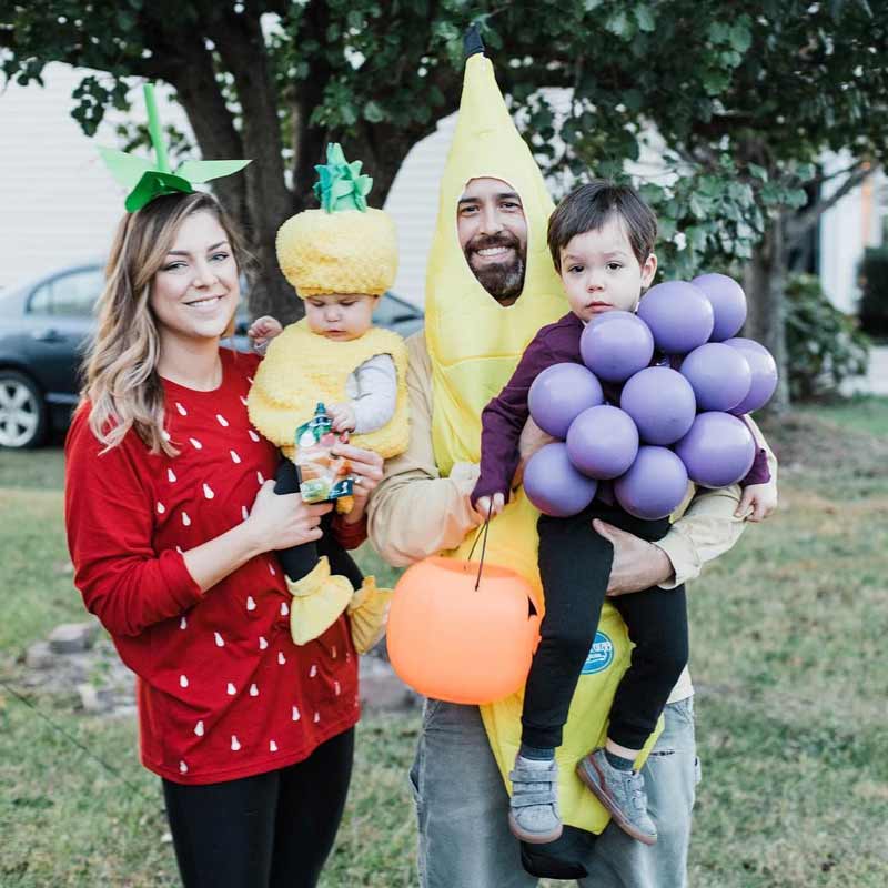 family with fruit costume- family halloween costume ideas for 4